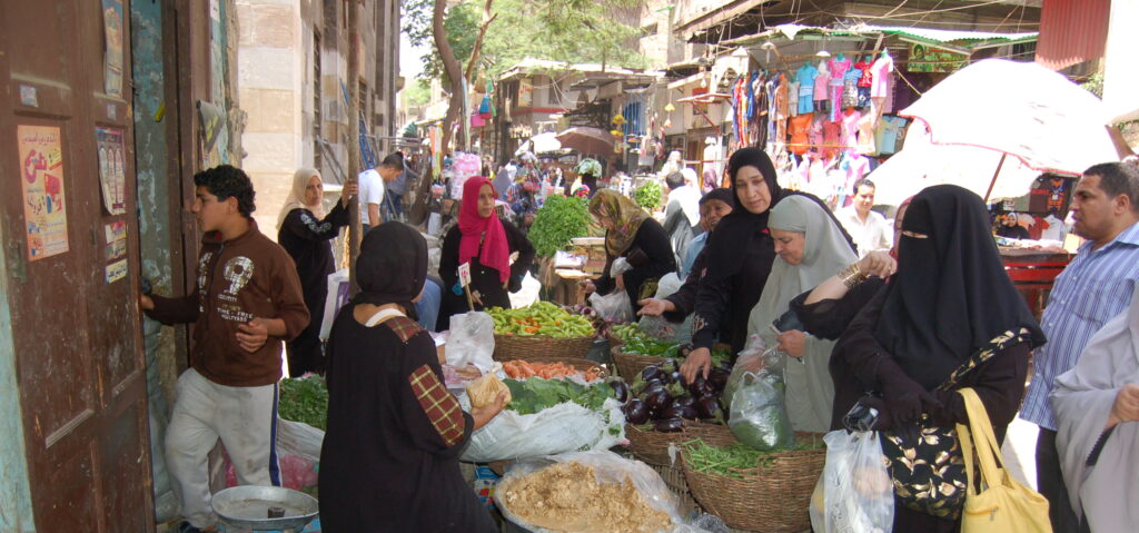 En bild på kvinnor på en marknad